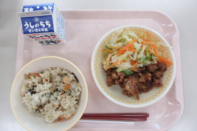・わかめごはん　・ぶたにくのくろずソース　・いろいろやさいのナムル